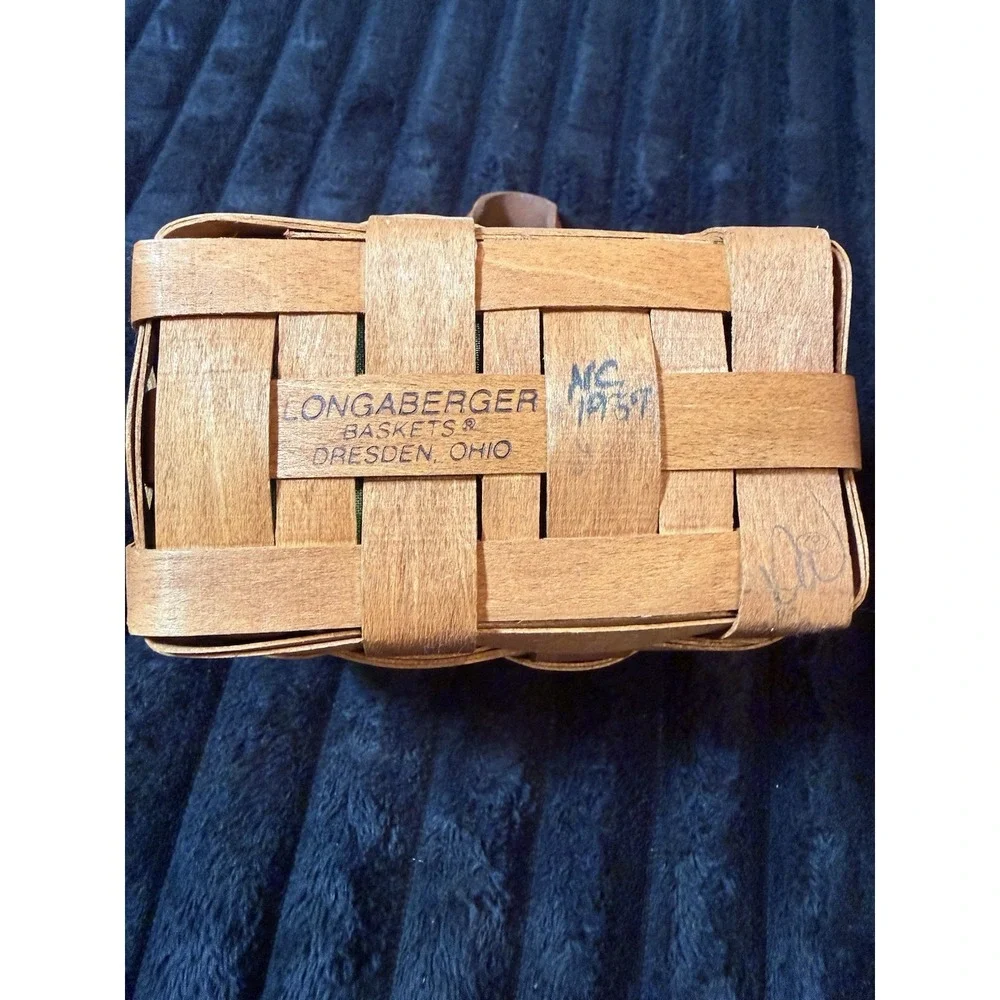 1989 VINTAGE LONGABERGER 6 X 4 X 3 HANGING WOODEN WEAVE BASKET, HANDLE And Liner